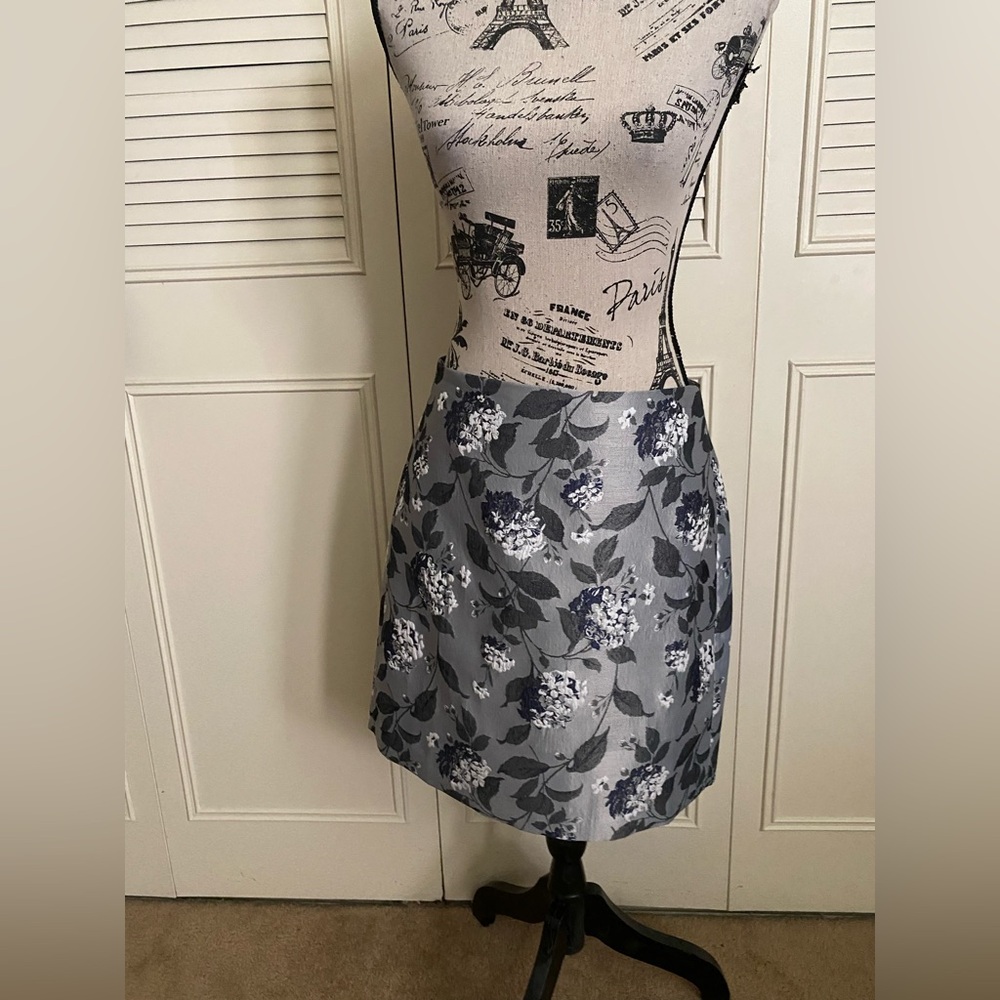 Loft Outlet silver Gray blue floral mini skirt